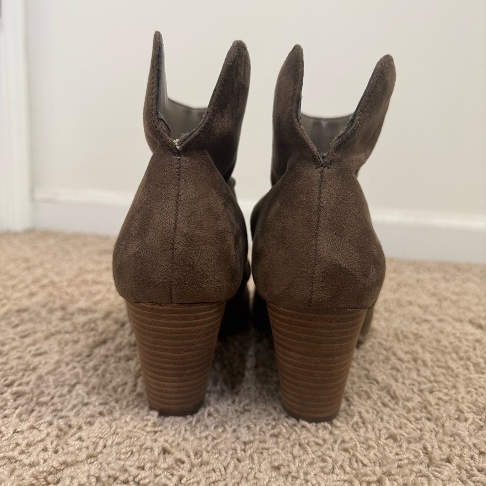 Diba Festival Brown Suede Slouch Bootie Chunky Heel Almond Toe Women's 8.5 - Picture 3 of 9